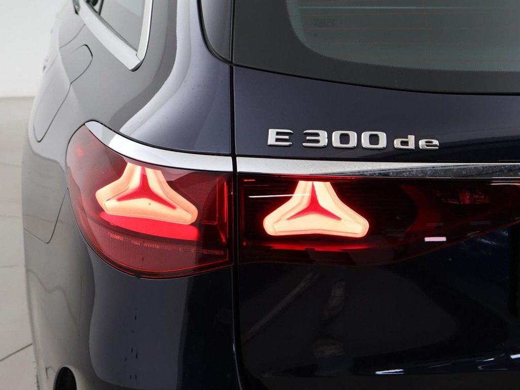 Mercedes-Benz E 300 2025