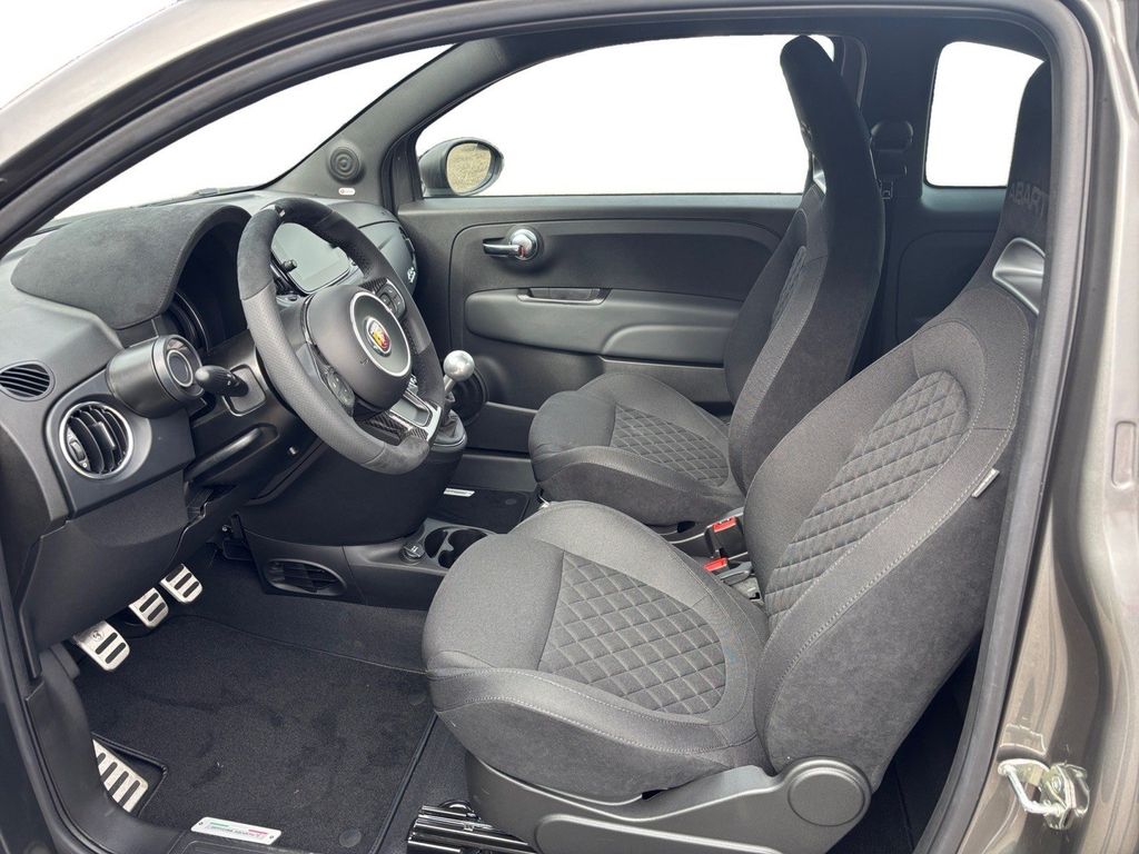Abarth 695 2024