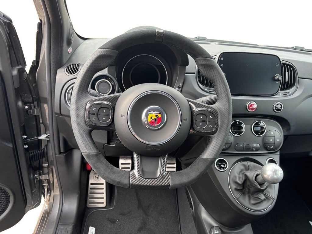 Abarth 695 2024