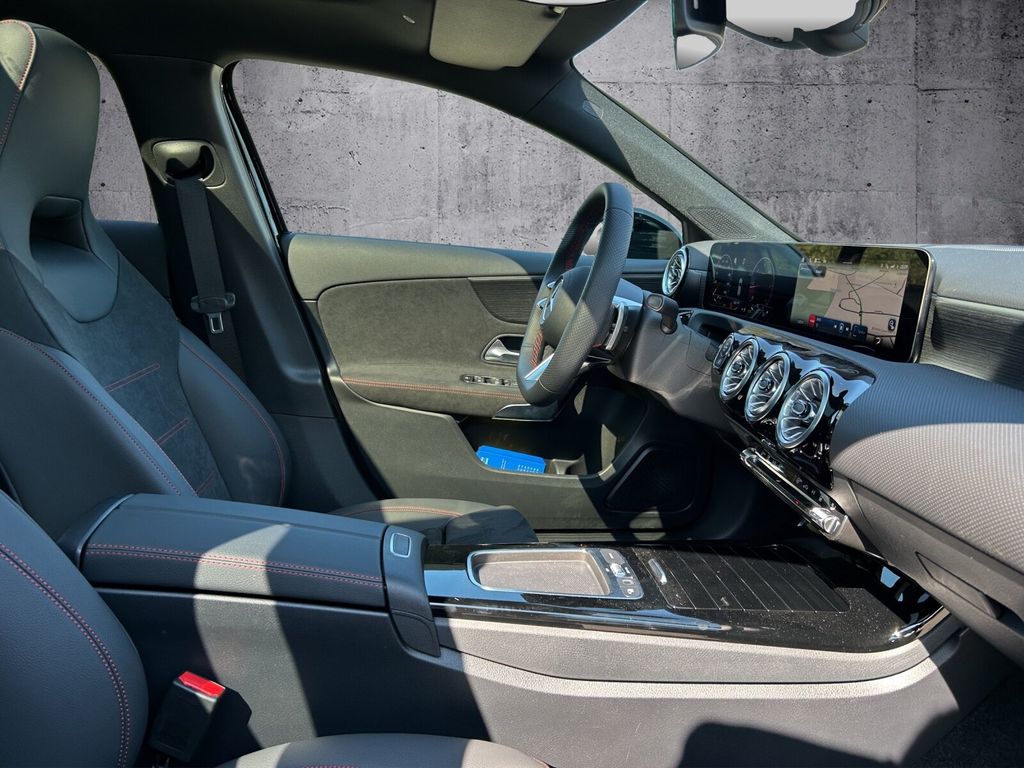 Mercedes-Benz A 200 2025