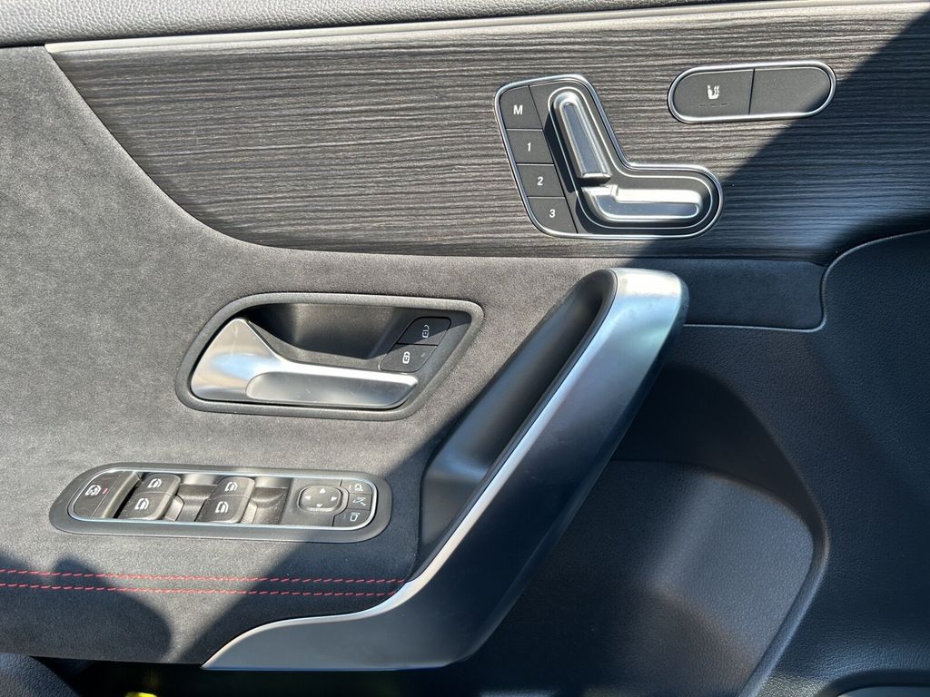 Mercedes-Benz A 200 2025