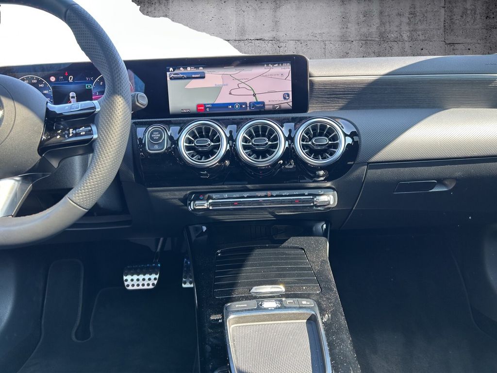 Mercedes-Benz A 200 2025