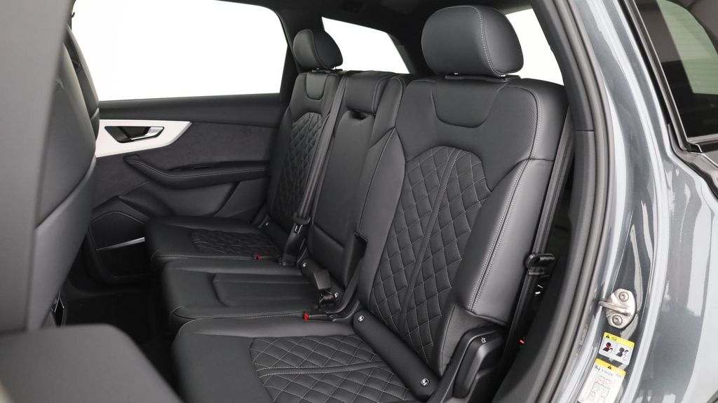 Audi SQ7 2025