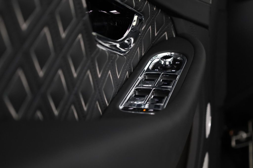 Bentley Continental GTC 2024