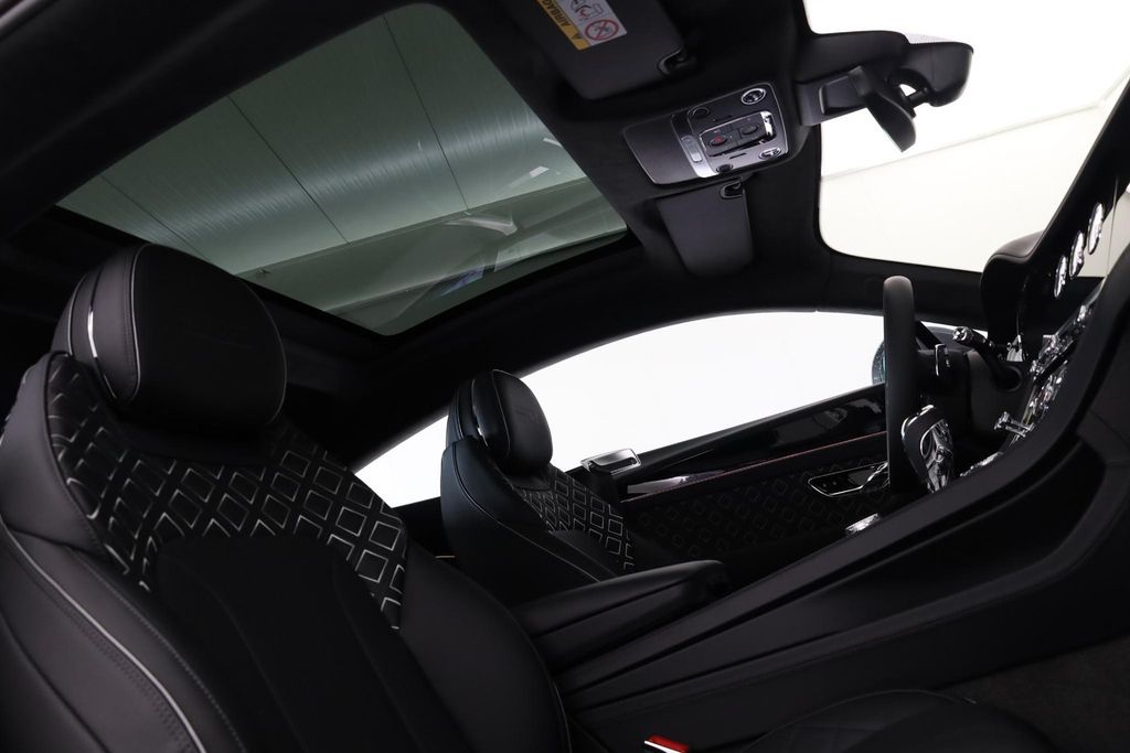 Bentley Continental GTC 2024