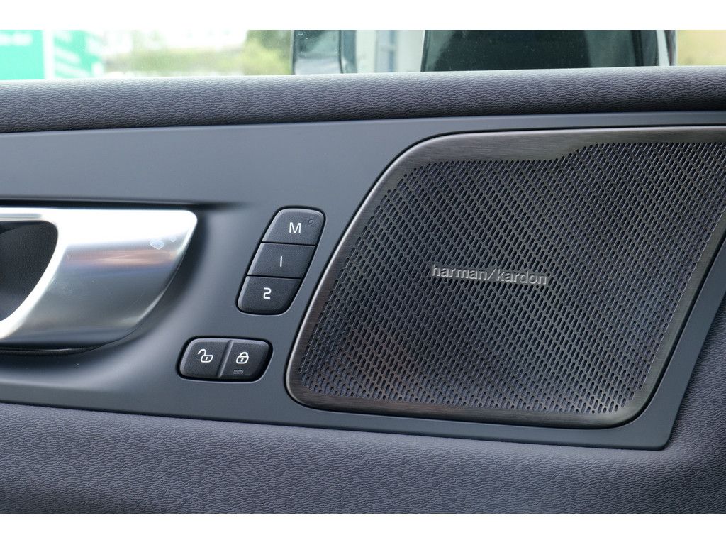 Volvo XC60 2025