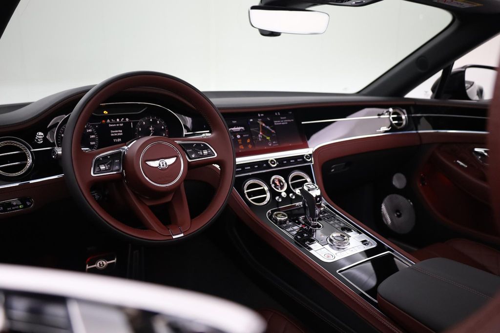 Bentley Continental GTC 2024