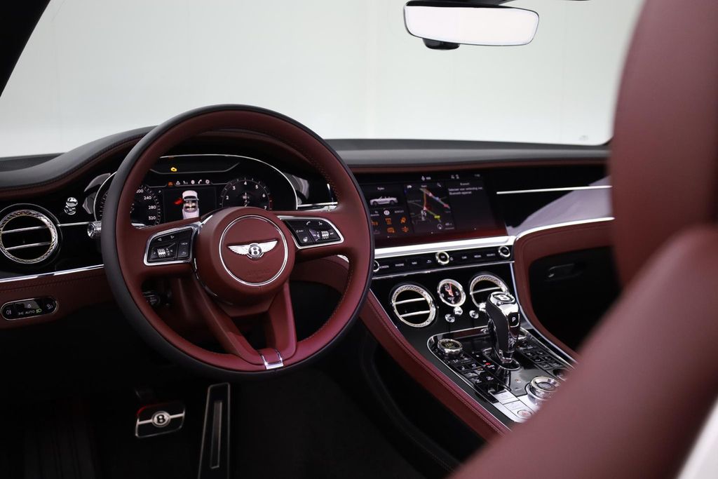 Bentley Continental GTC 2024