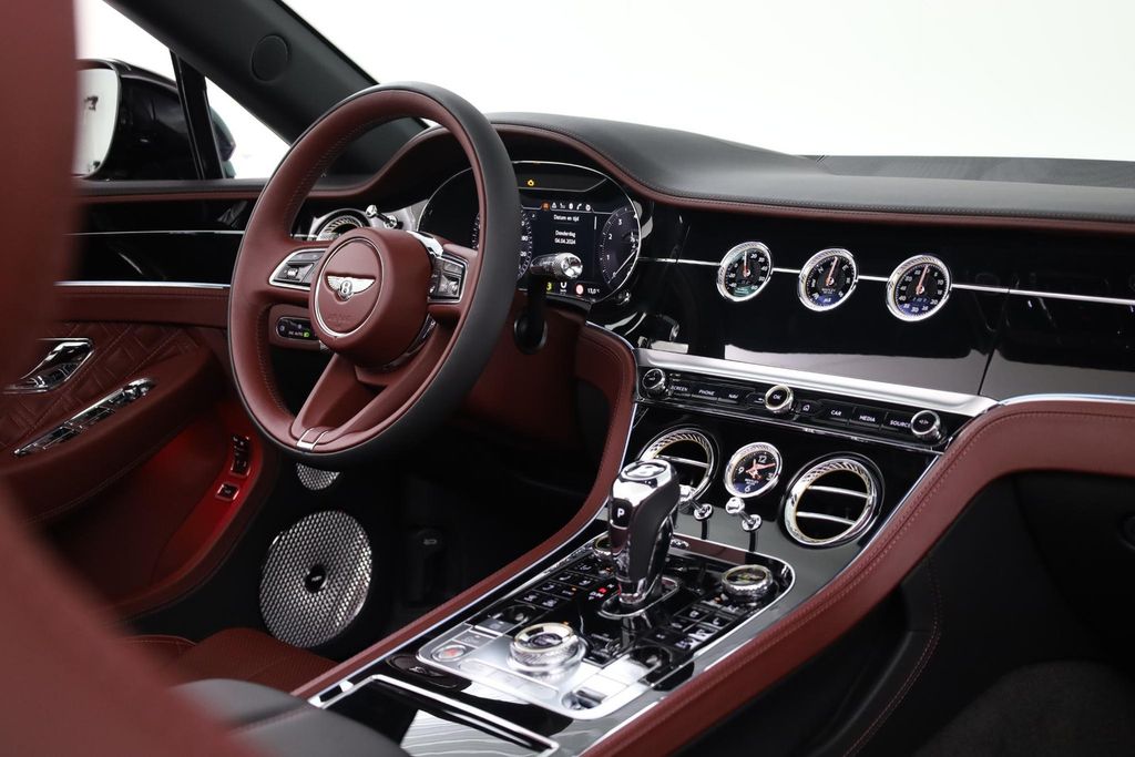 Bentley Continental GTC 2024