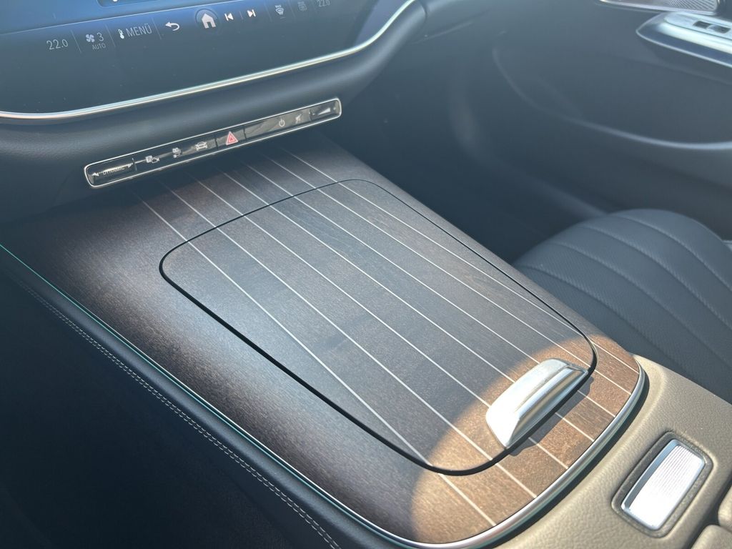 Mercedes-Benz E 300 2025