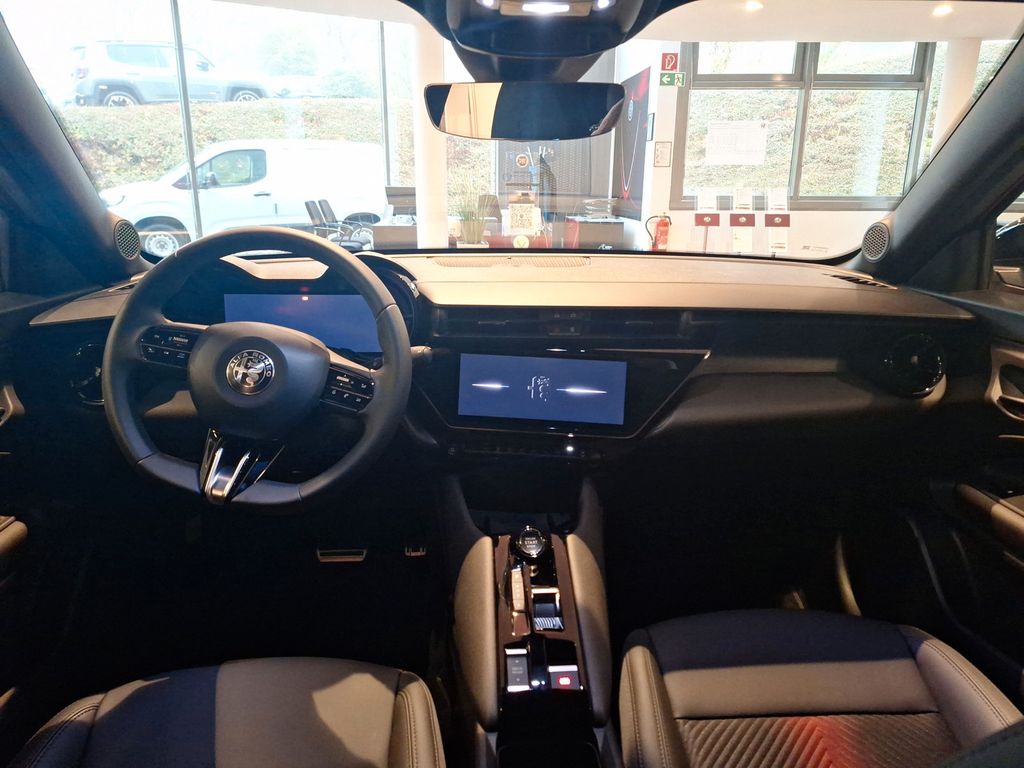 Alfa Romeo Junior 2025