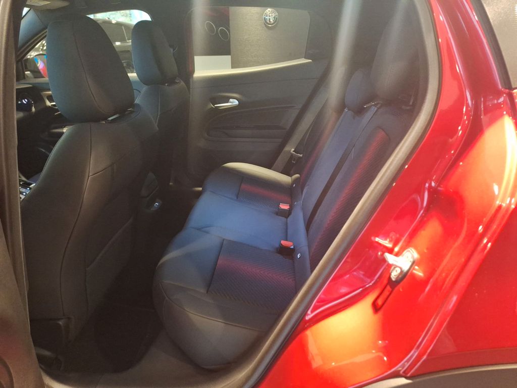 Alfa Romeo Junior 2025