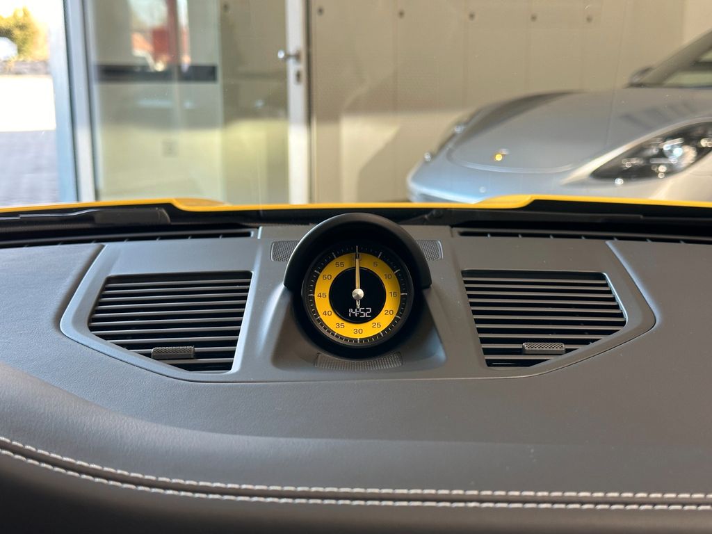 Porsche 992 2023