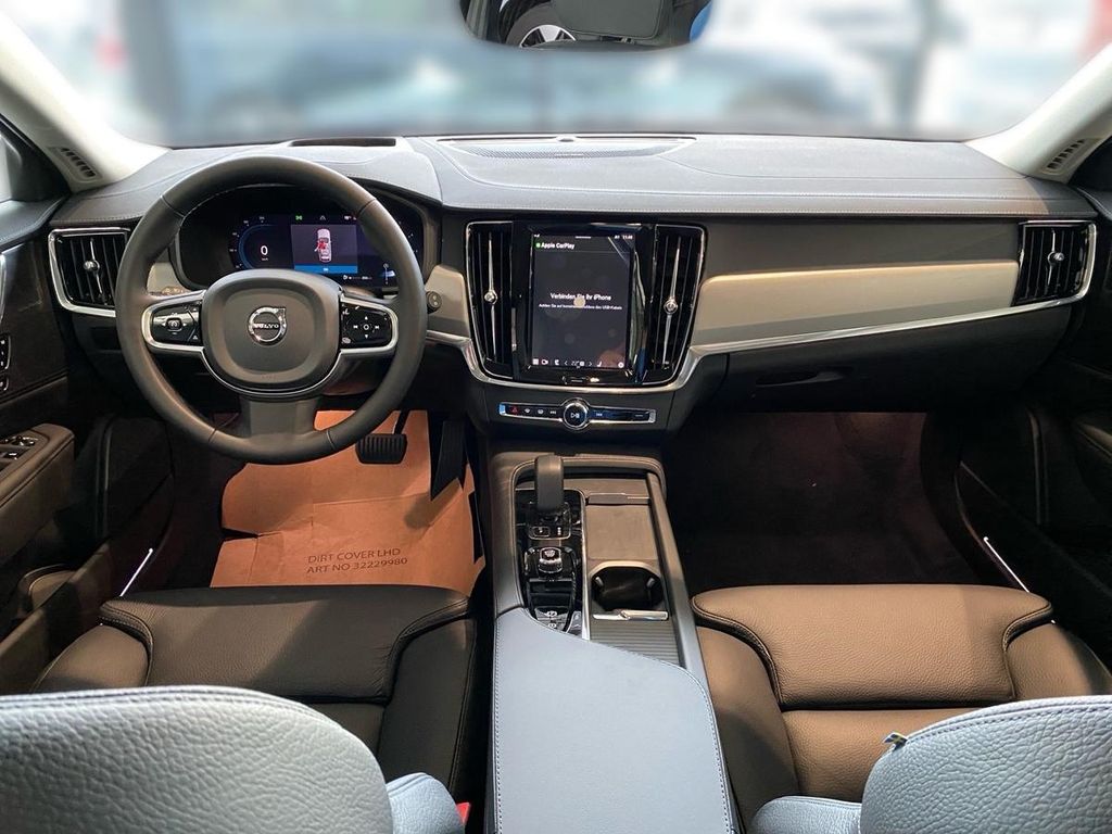 Volvo V90 2024