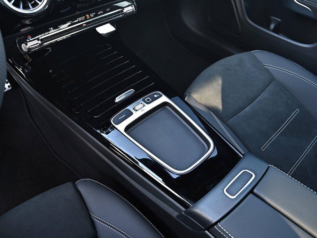 Mercedes-Benz CLA 180 2025
