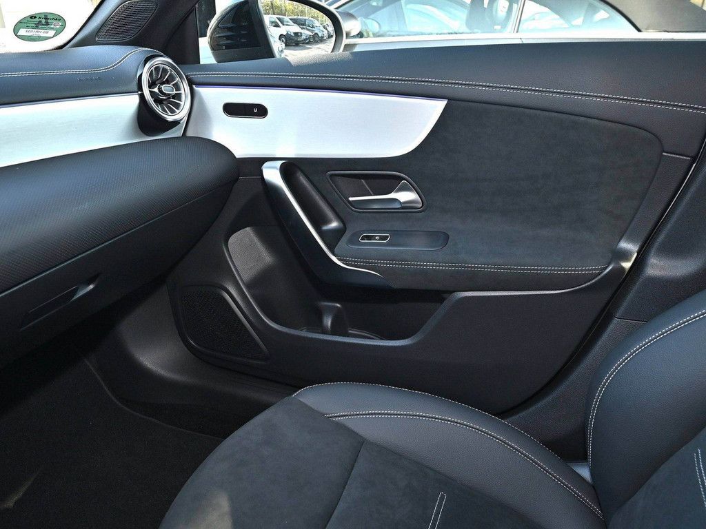 Mercedes-Benz CLA 180 2025