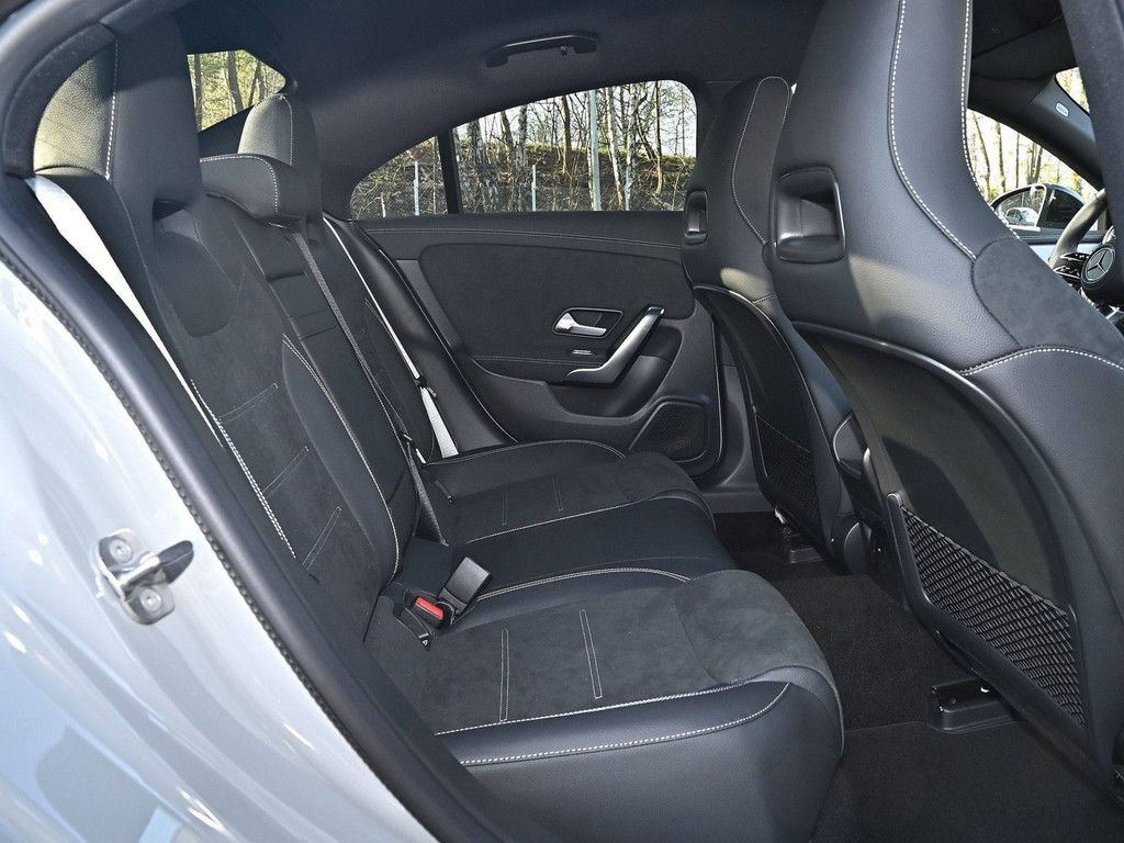 Mercedes-Benz CLA 180 2025