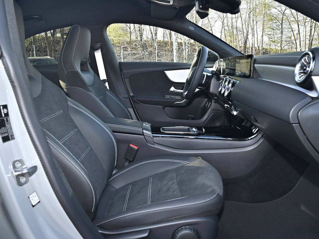 Mercedes-Benz CLA 180 2025