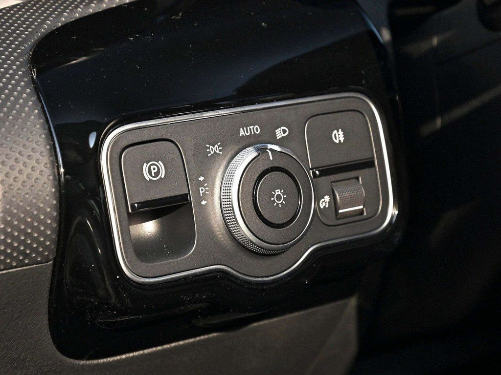 Mercedes-Benz CLA 180 2025