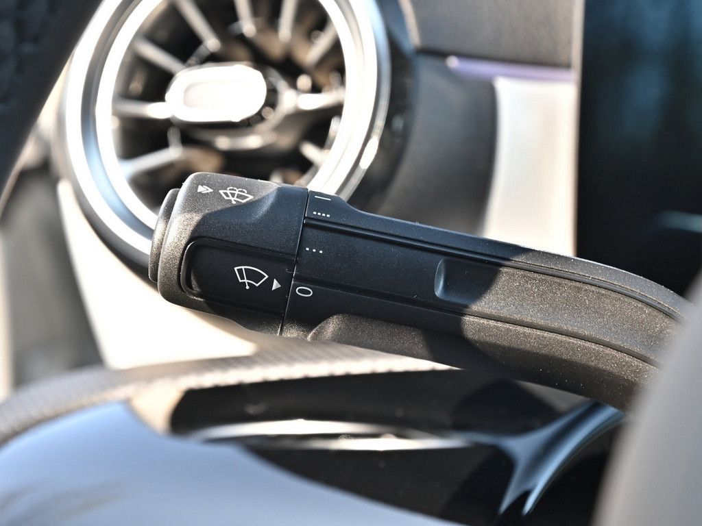 Mercedes-Benz CLA 180 2025