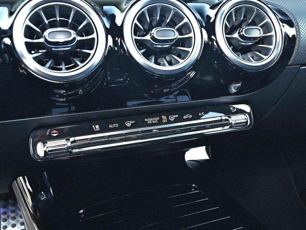 Mercedes-Benz CLA 180 2025