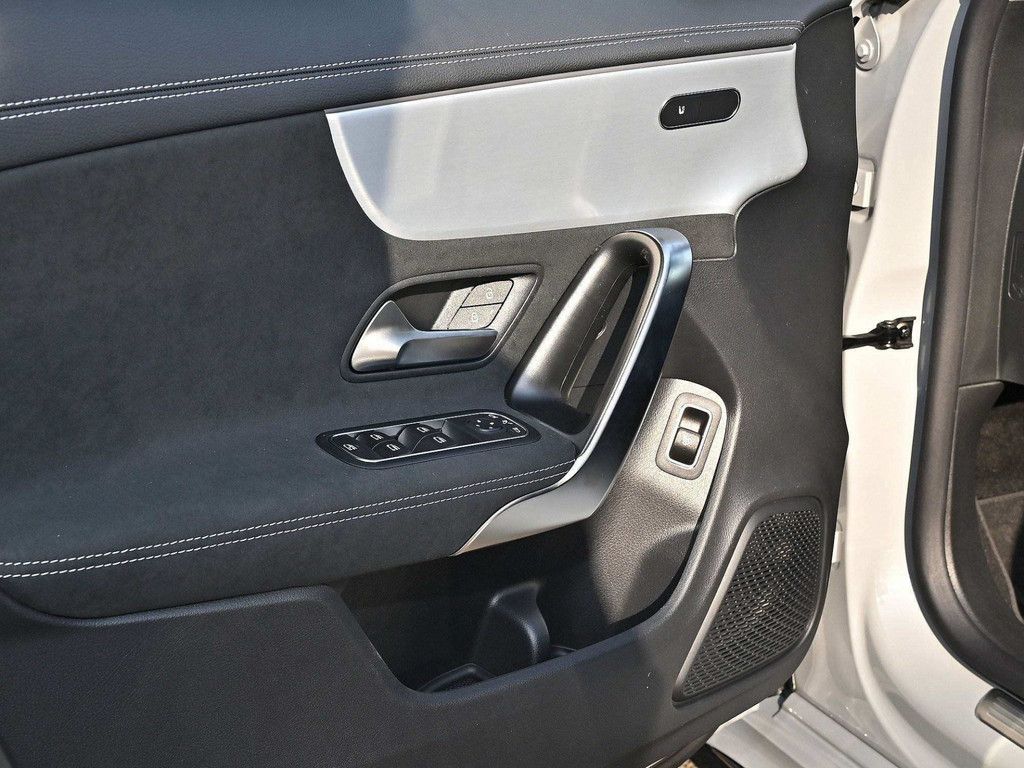 Mercedes-Benz CLA 180 2025