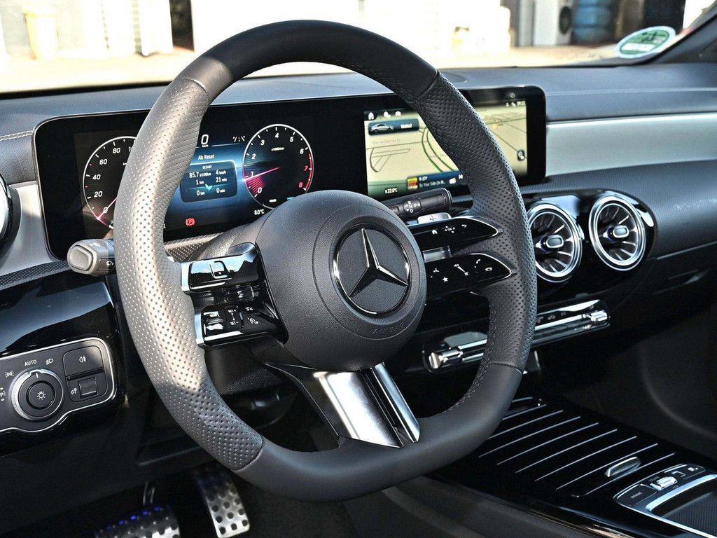 Mercedes-Benz CLA 180 2025