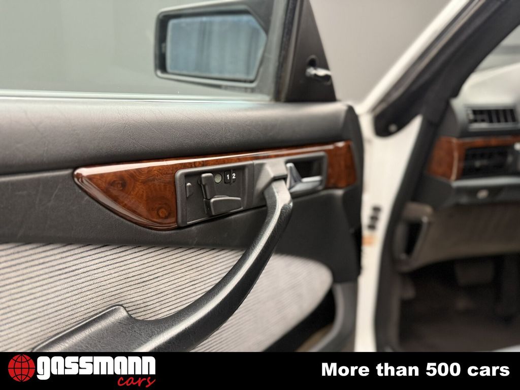 Mercedes-Benz 560 1989