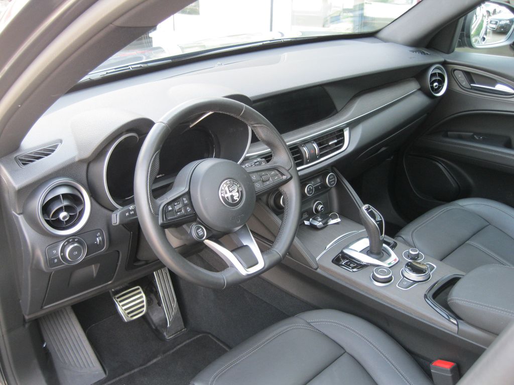 Alfa Romeo Stelvio 2023