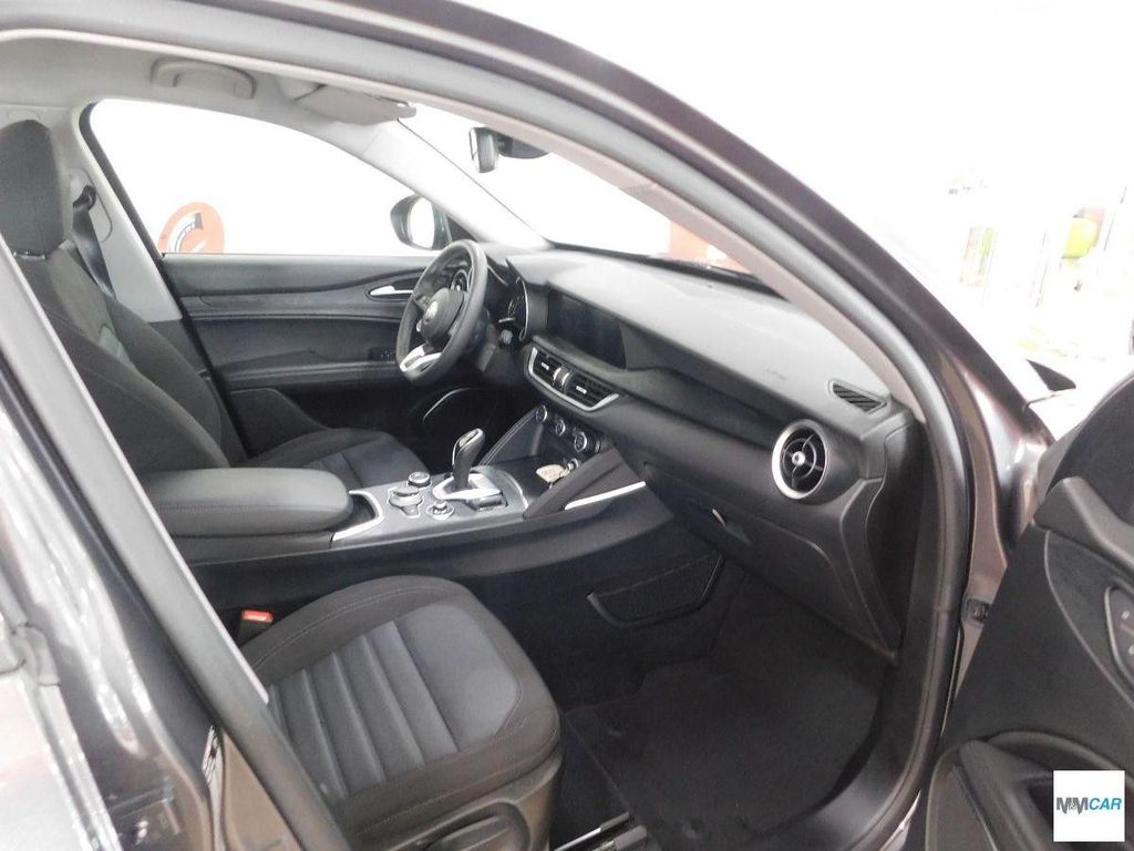 Alfa Romeo Stelvio 2021