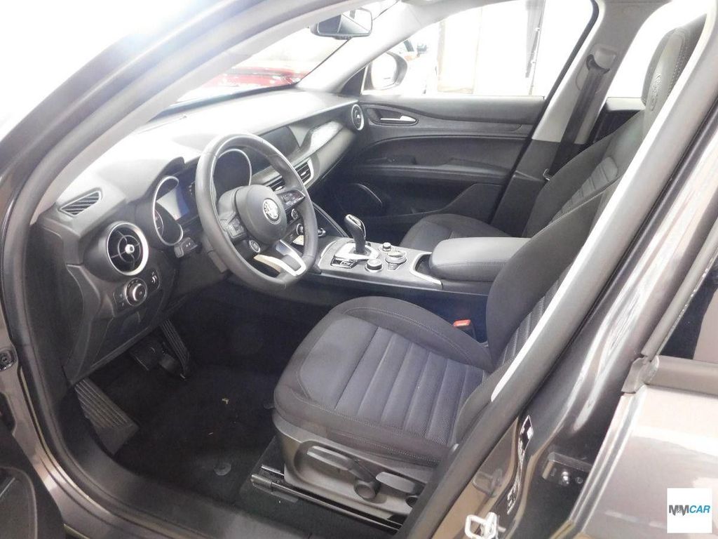 Alfa Romeo Stelvio 2021