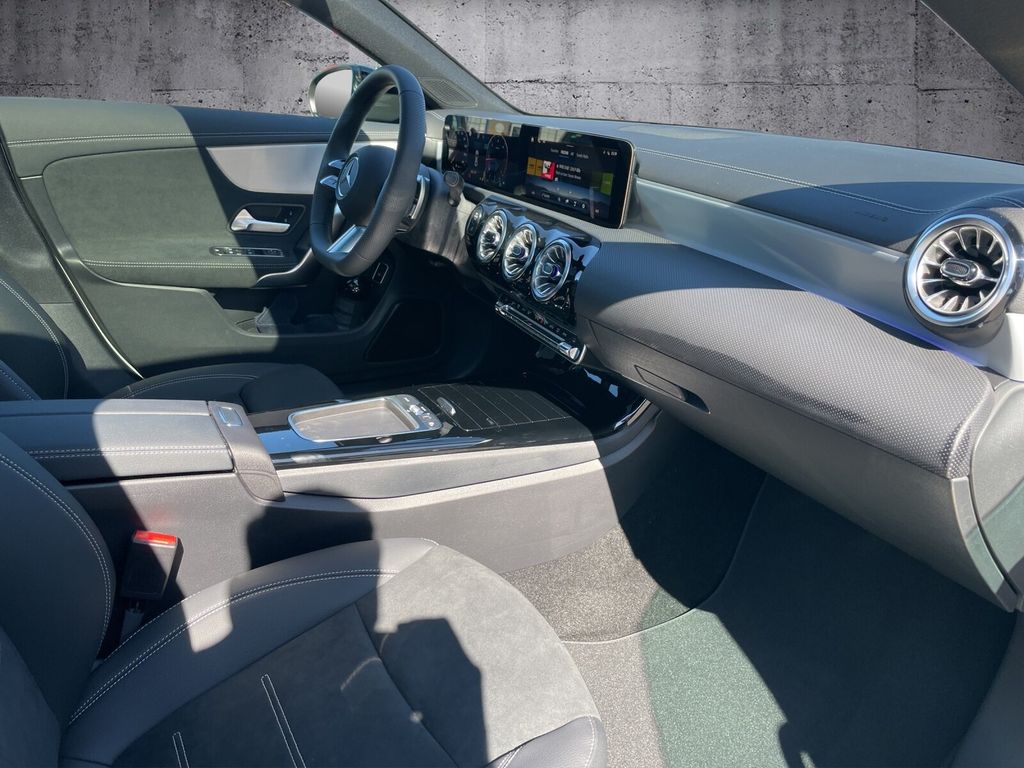 Mercedes-Benz CLA 200 2025