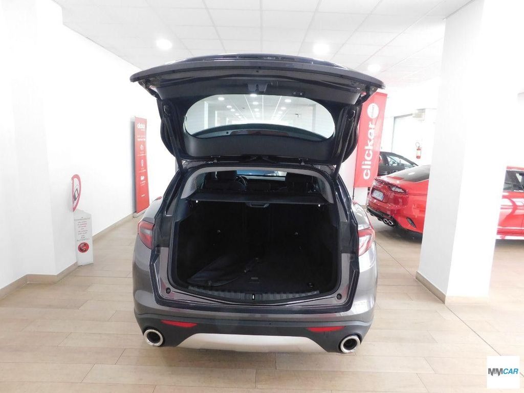 Alfa Romeo Stelvio 2021