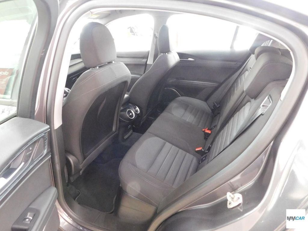 Alfa Romeo Stelvio 2021