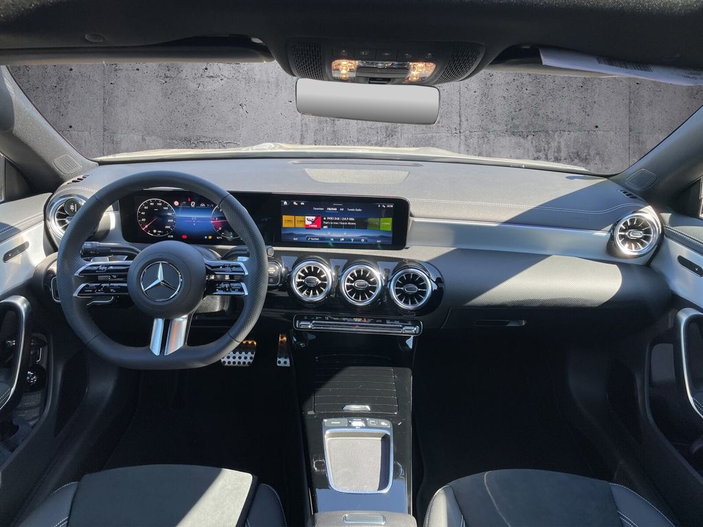 Mercedes-Benz CLA 200 2025