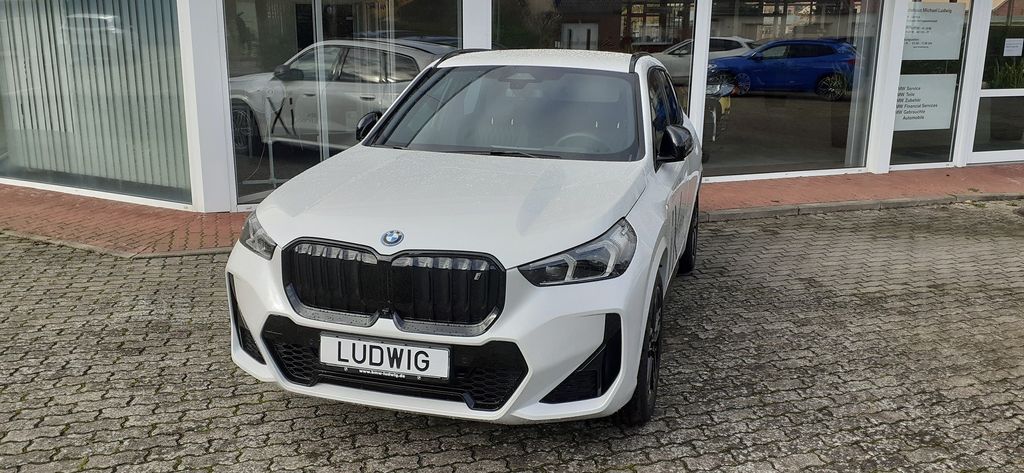 BMW iX1 2023