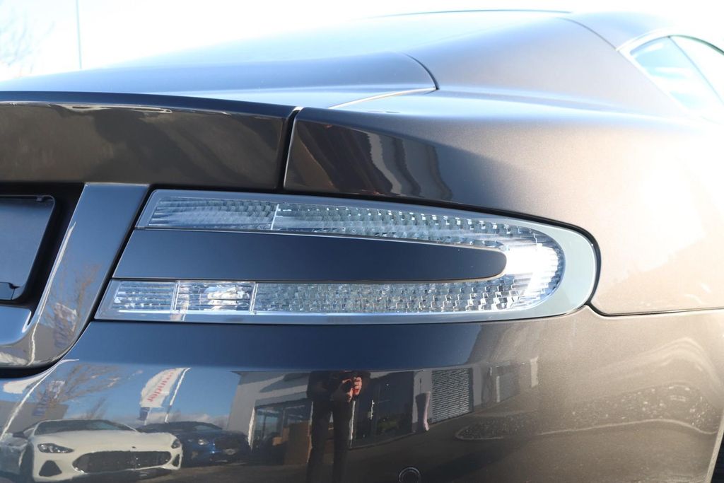 Aston Martin DB9 2012