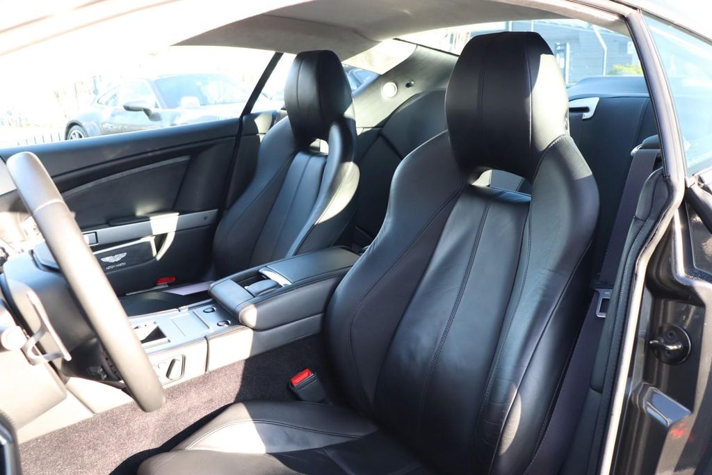 Aston Martin DB9 2012