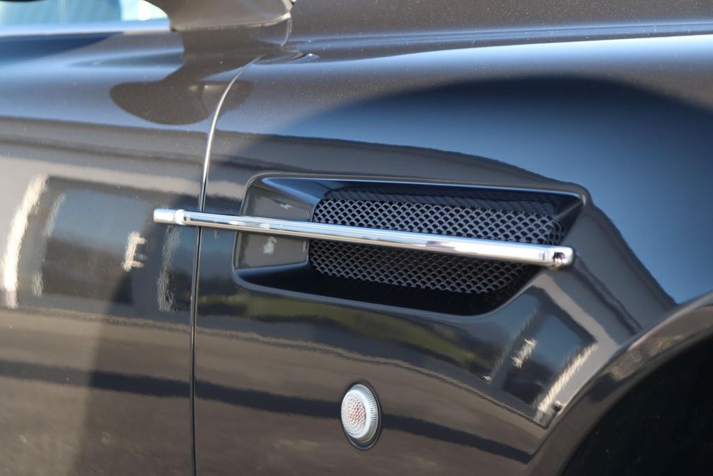 Aston Martin DB9 2012