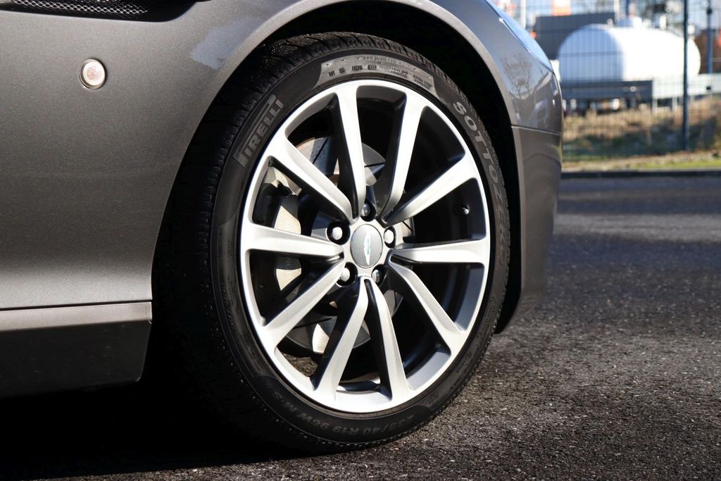 Aston Martin DB9 2012