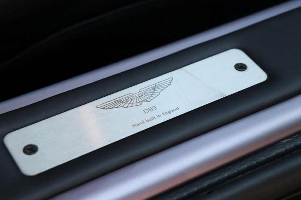 Aston Martin DB9 2012