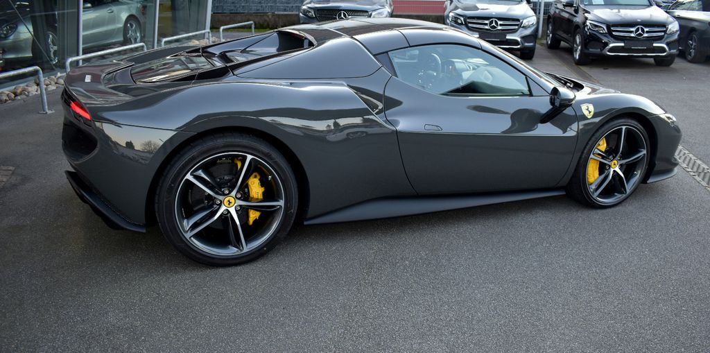 Ferrari 296 GTS 2024