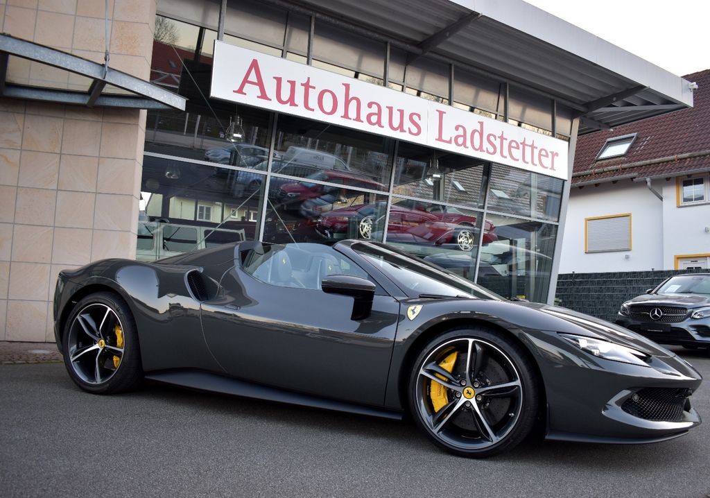 Ferrari 296 GTS 2024