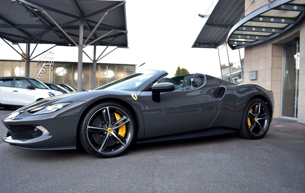 Ferrari 296 GTS 2024