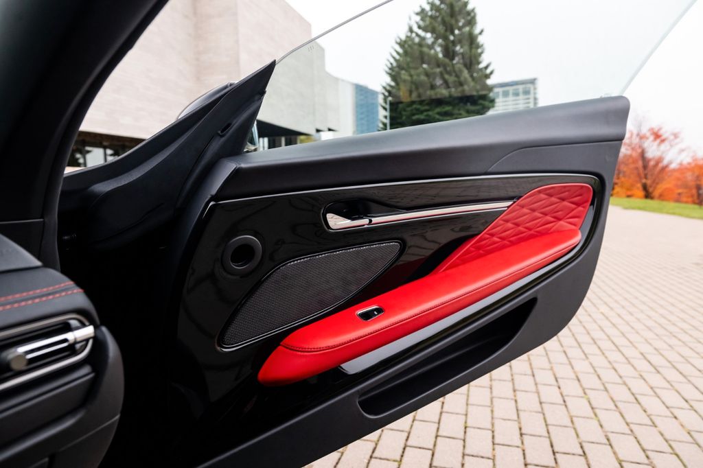 Aston Martin DB12 2023