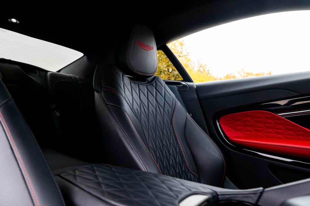 Aston Martin DB12 2023