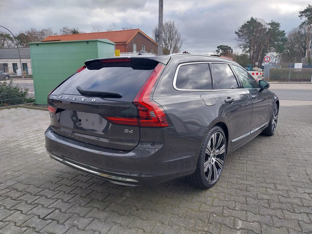 Volvo V90 2024