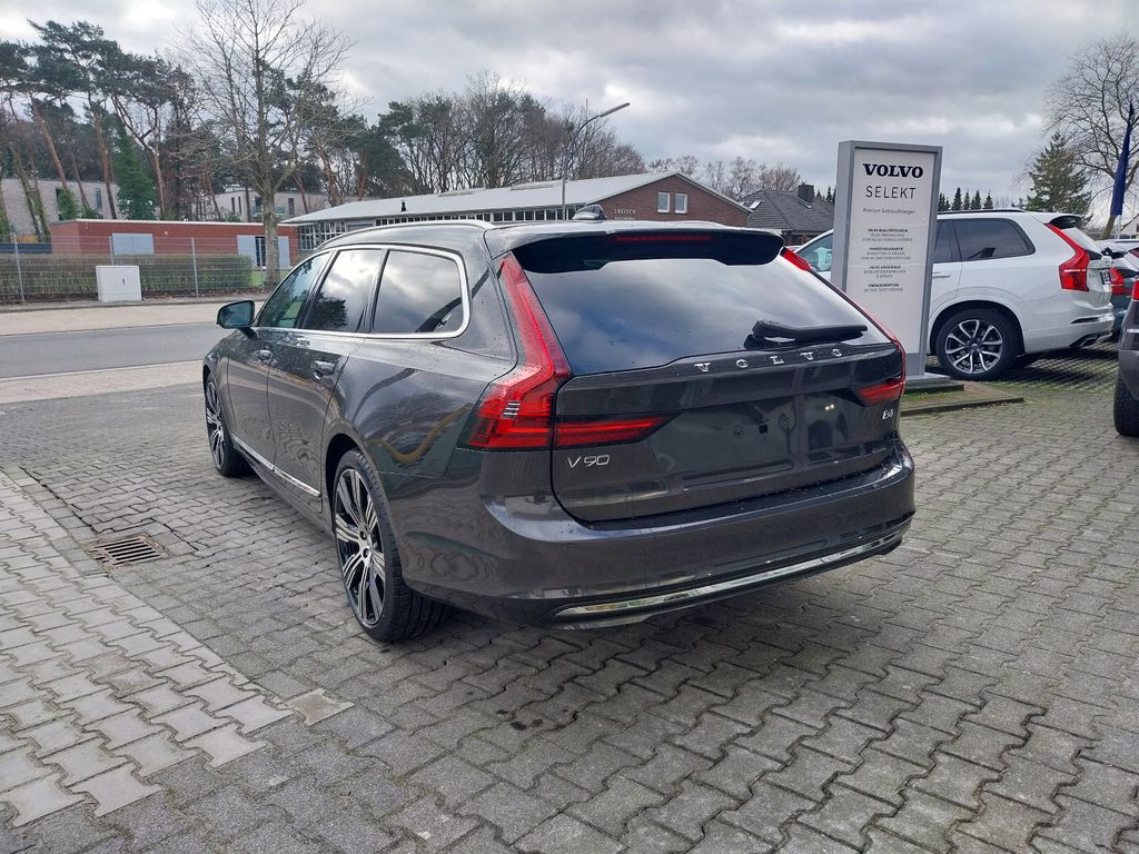 Volvo V90 2024