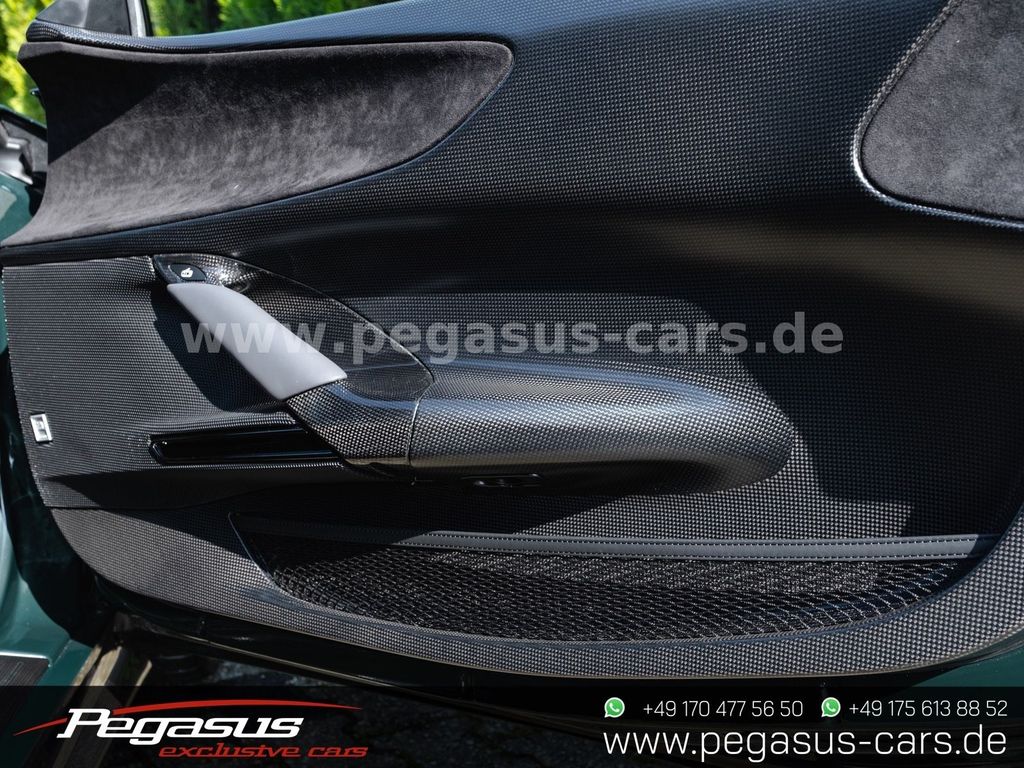 Ferrari SF90 2024