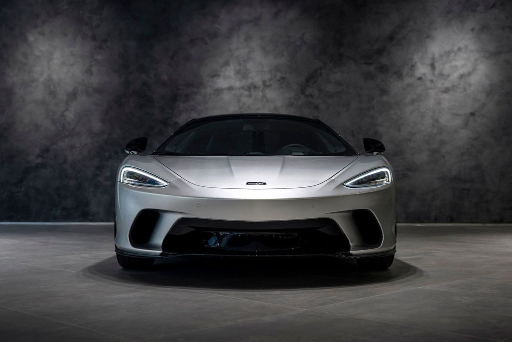 McLaren GT